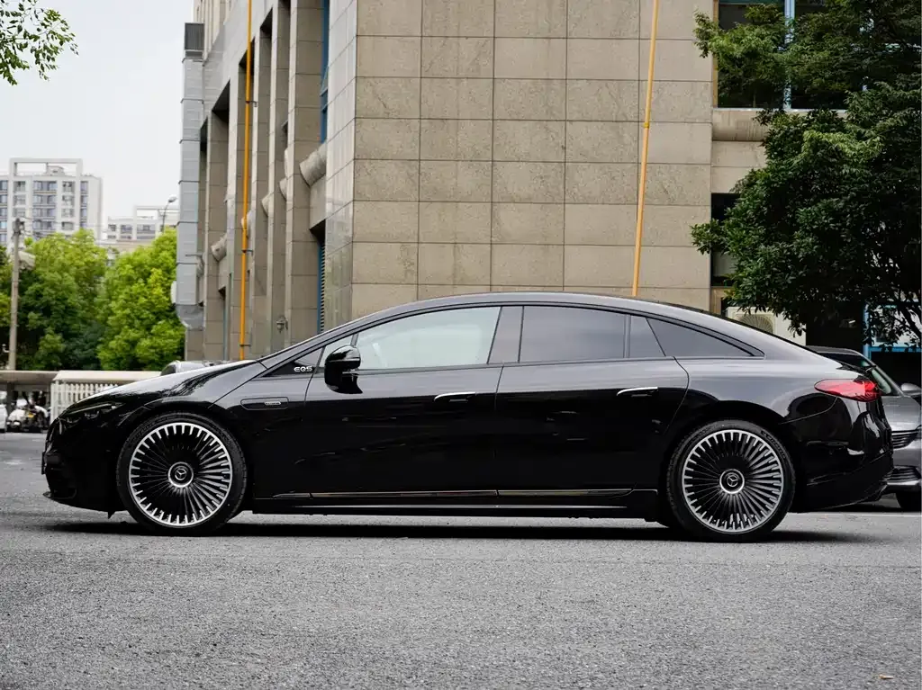 Mercedes-Benz EQS AMG — фото 6