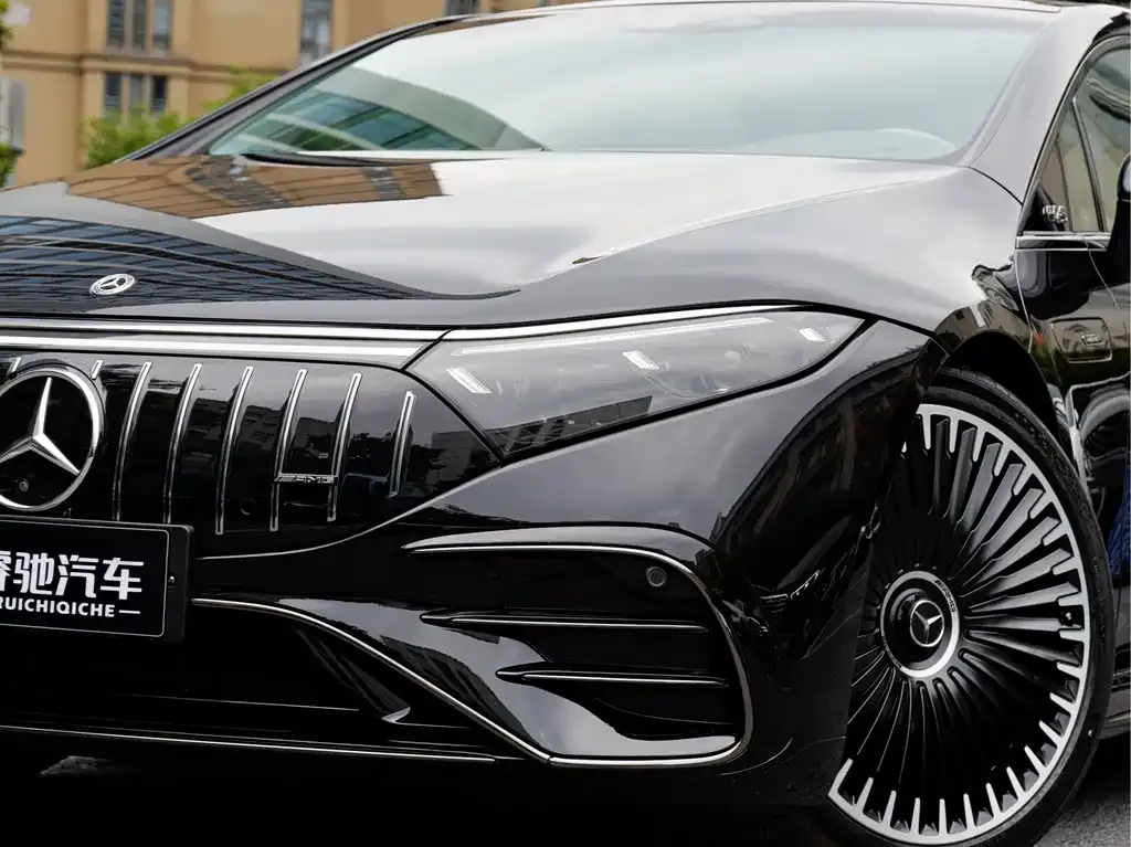 Mercedes-Benz EQS AMG — фото 9