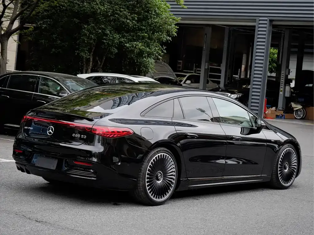 Mercedes-Benz EQS AMG — фото 2