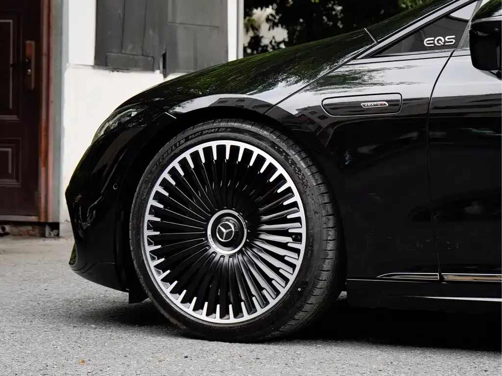 Mercedes-Benz EQS AMG — фото 8