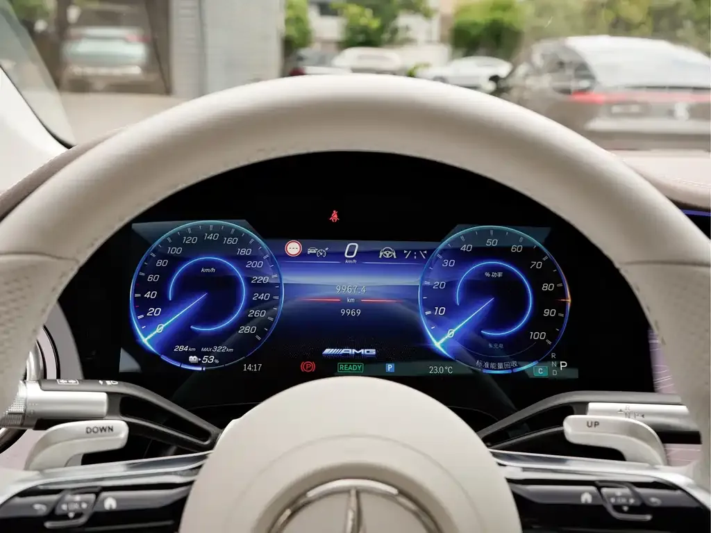 Mercedes-Benz EQS AMG — фото 7