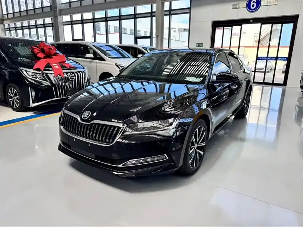 Skoda Superb — фото 1