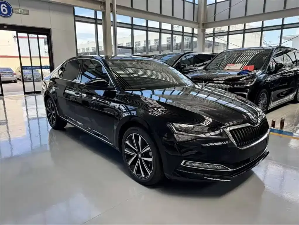 Skoda Superb — фото 9