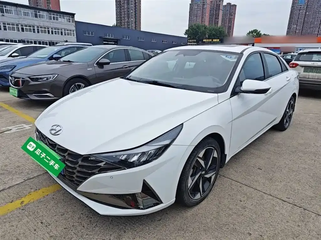 Hyundai Elantra — фото 1