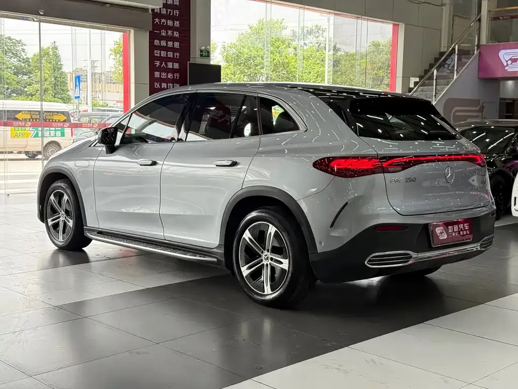 Mercedes-Benz EQE SUV — фото 10