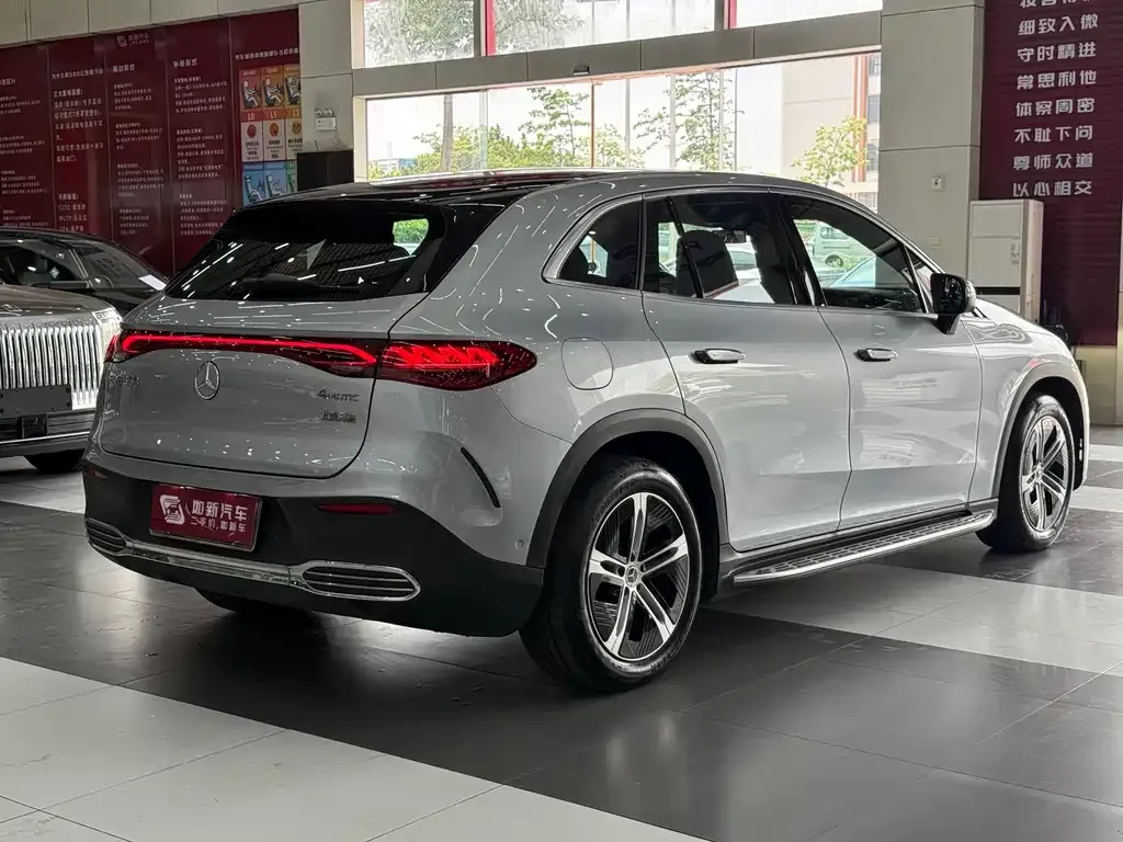 Mercedes-Benz EQE SUV — фото 9
