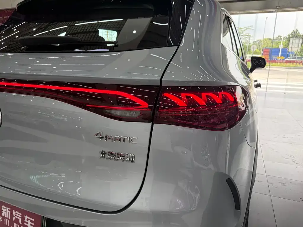 Mercedes-Benz EQE SUV — фото 4
