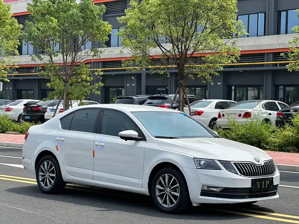 Skoda Octavia — фото 6