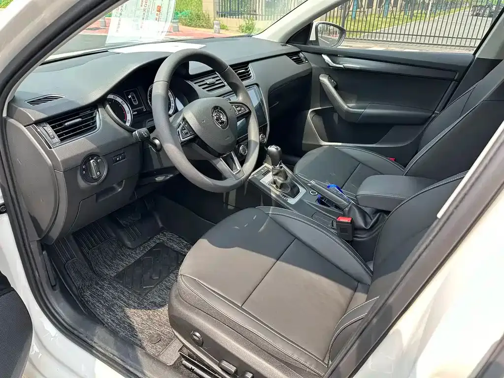 Skoda Octavia — фото 7