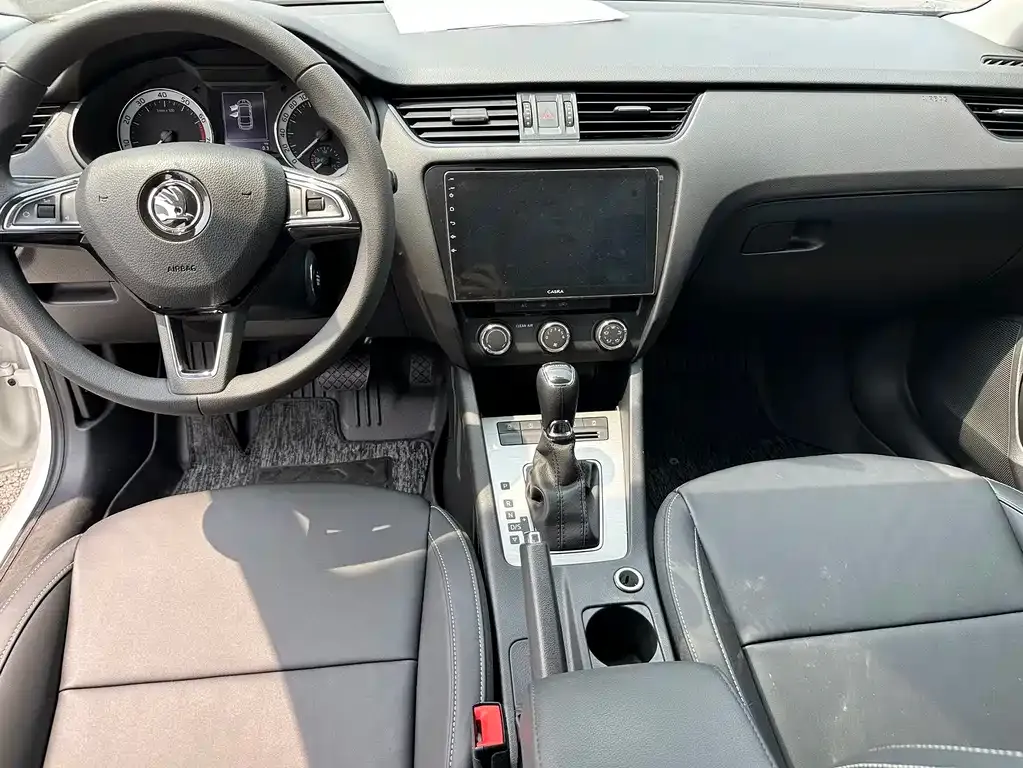 Skoda Octavia — фото 4