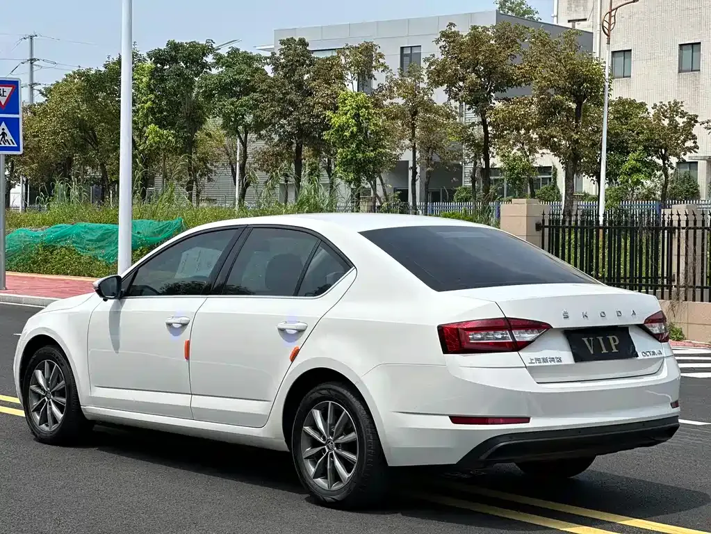 Skoda Octavia — фото 5