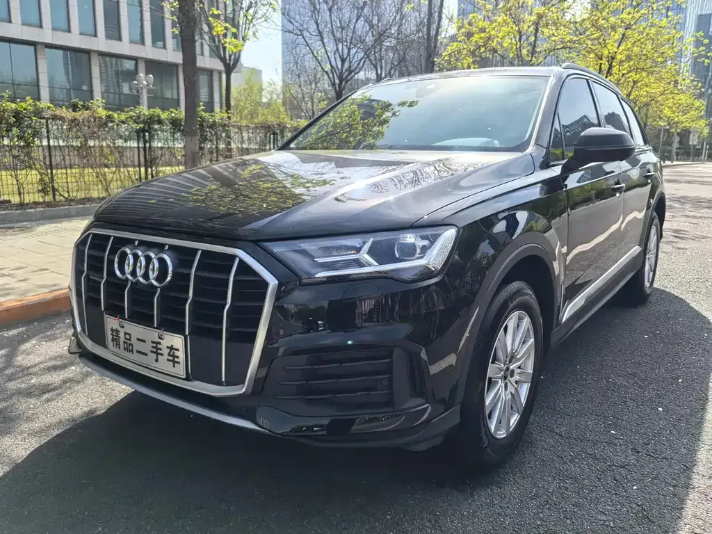 Audi Q7 — фото 1