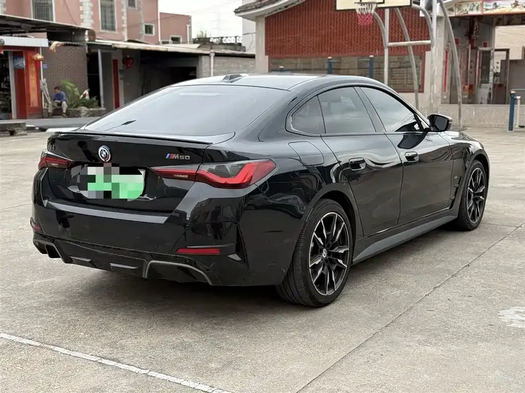BMW i4 — фото 9