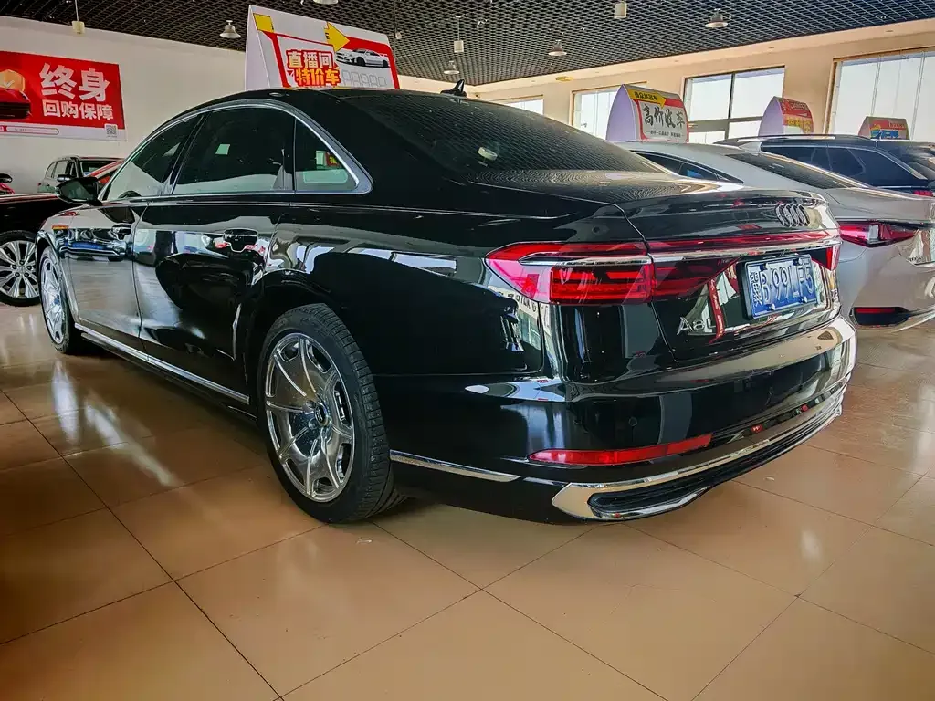 Audi A8 — фото 3