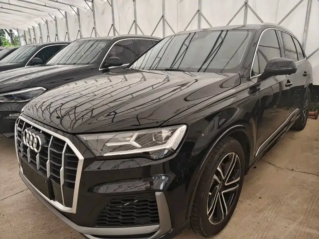 Audi Q7 — фото 1