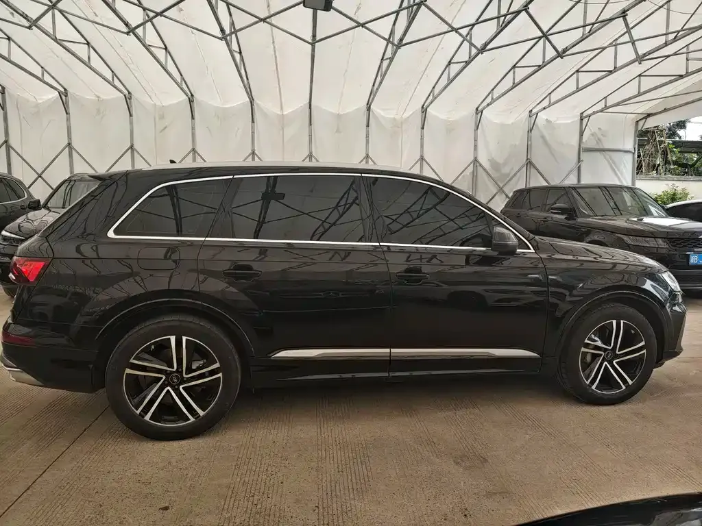 Audi Q7 — фото 6