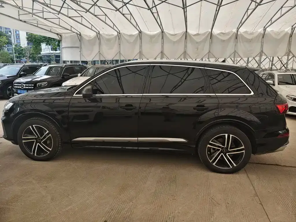 Audi Q7 — фото 10