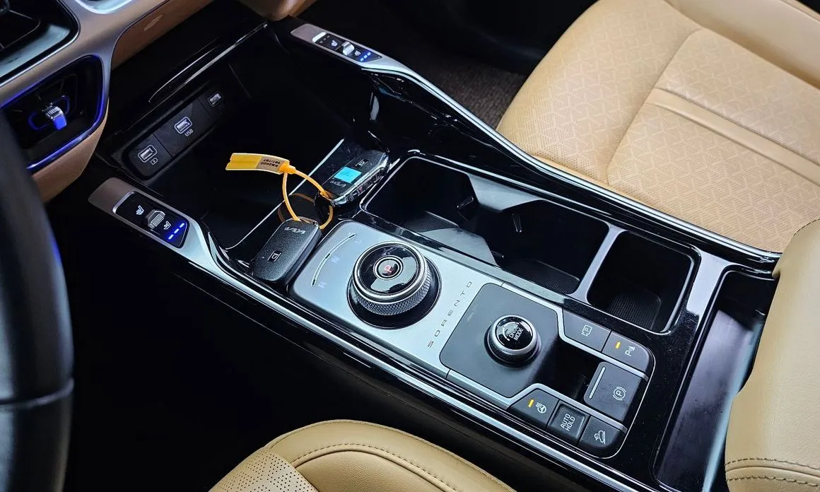 Kia Sorento — фото 6