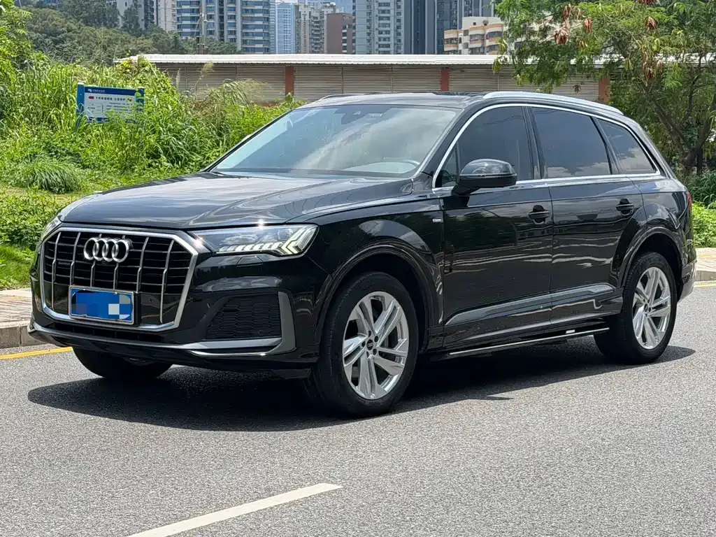 Audi Q7 — фото 1