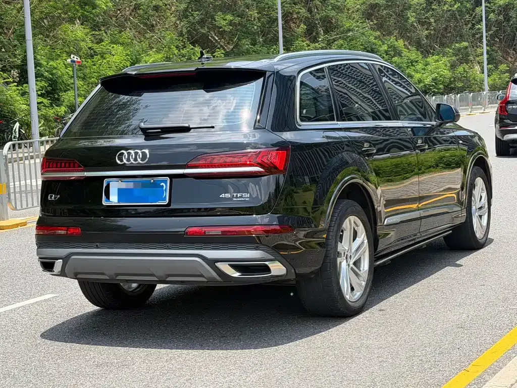 Audi Q7 — фото 7