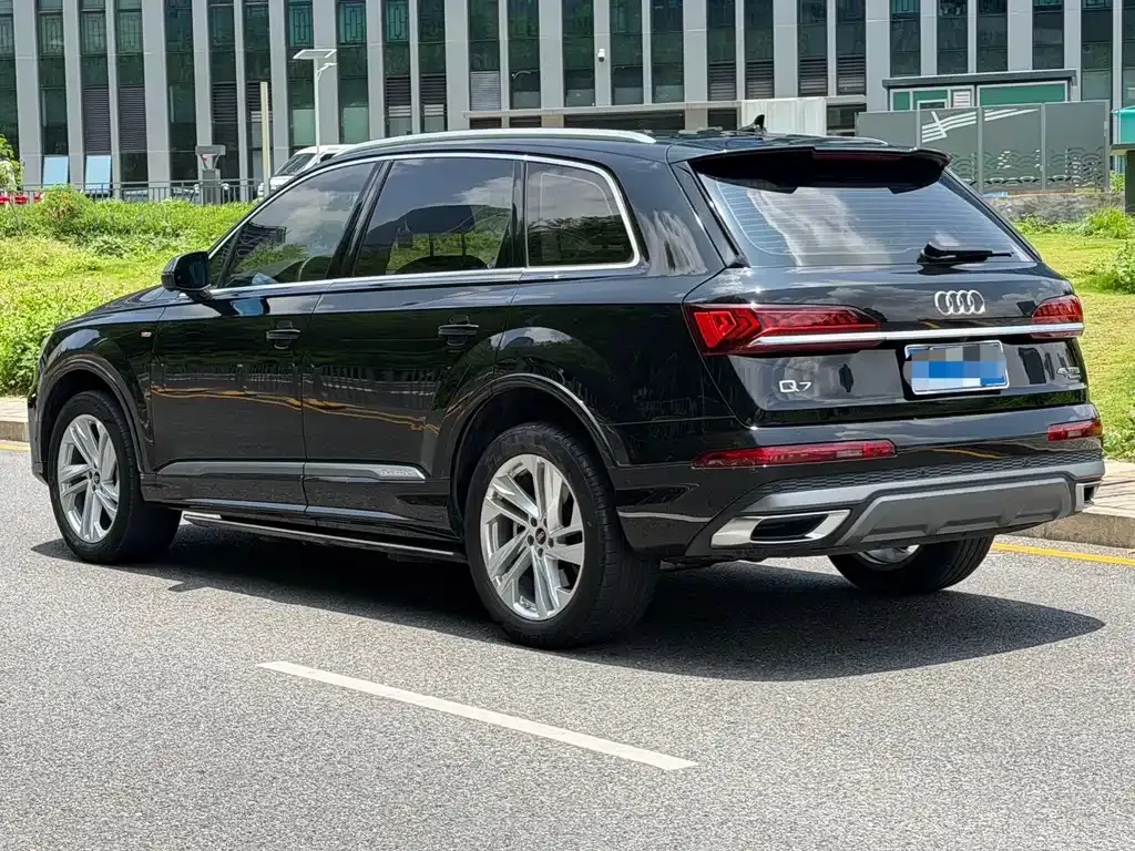 Audi Q7 — фото 8