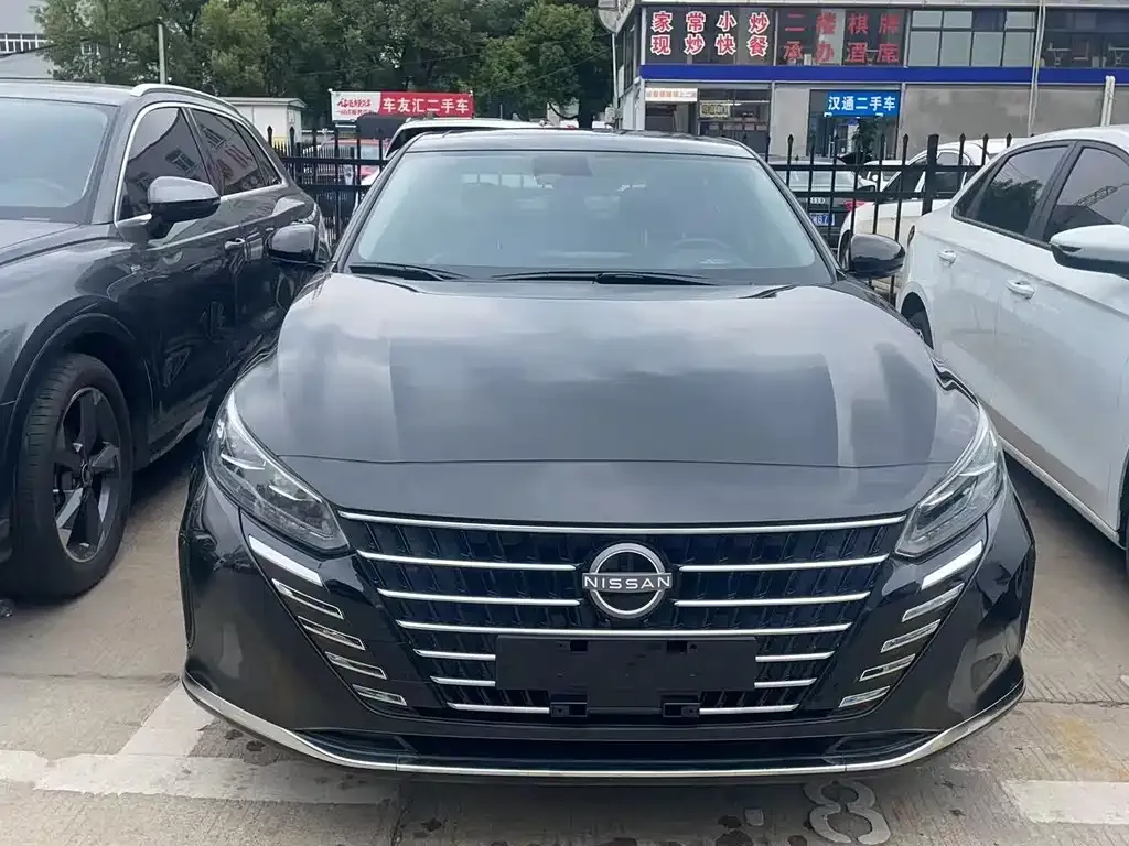 Nissan Teana — фото 1