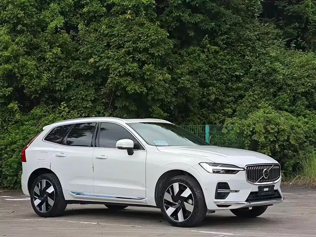 Volvo XC60 PHEV — фото 6