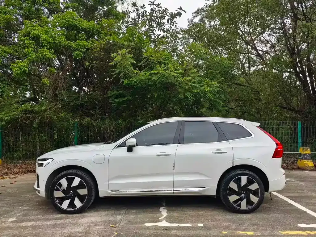 Volvo XC60 PHEV — фото 5