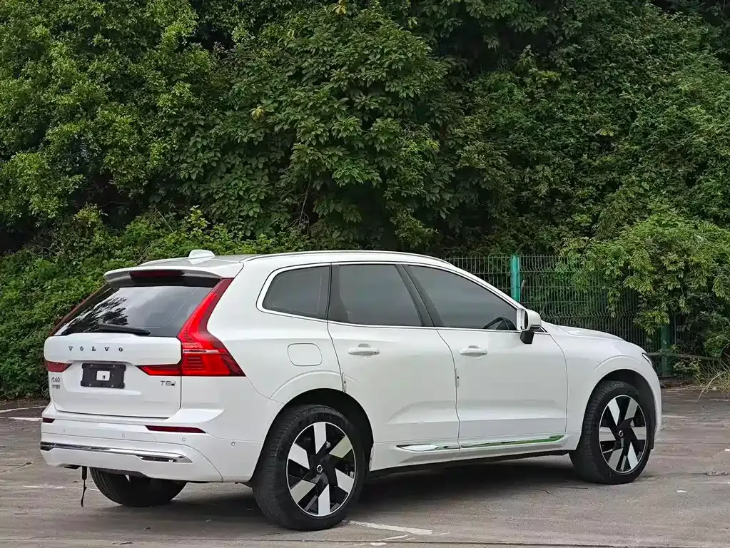 Volvo XC60 PHEV — фото 7