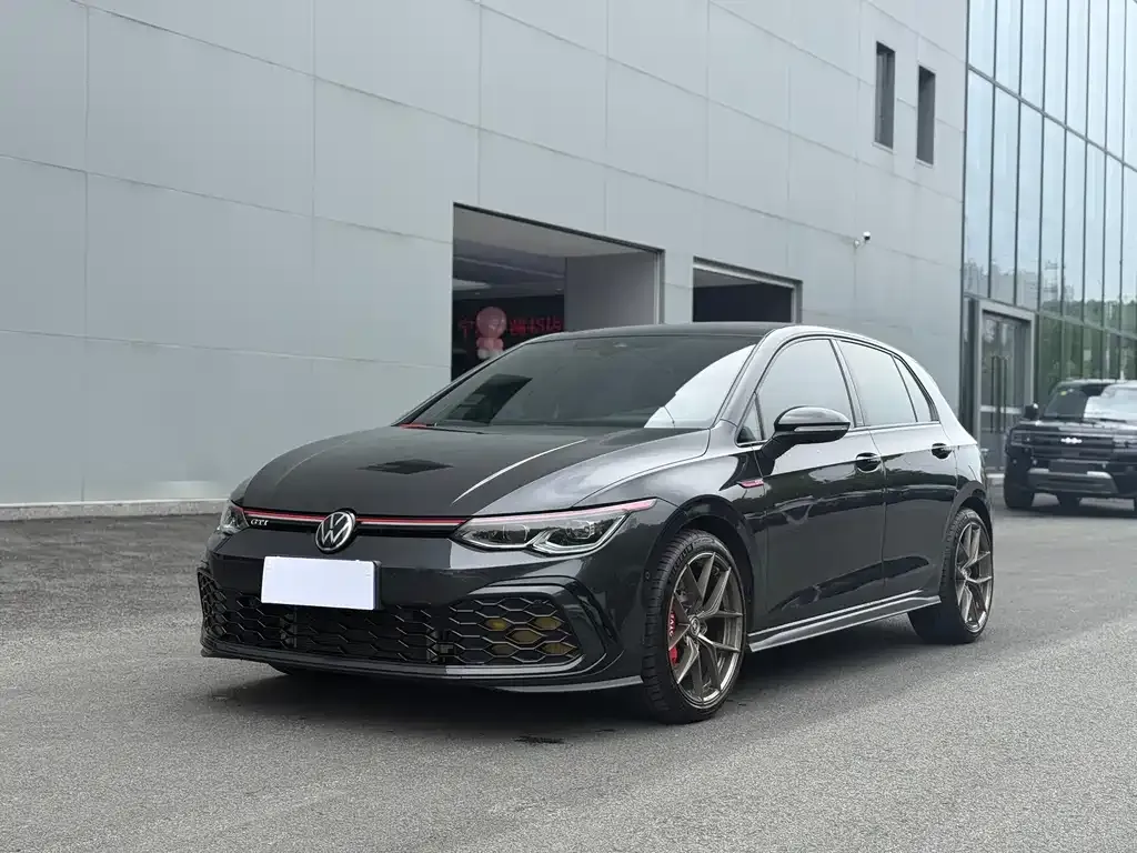 Volkswagen Golf GTI — фото 1