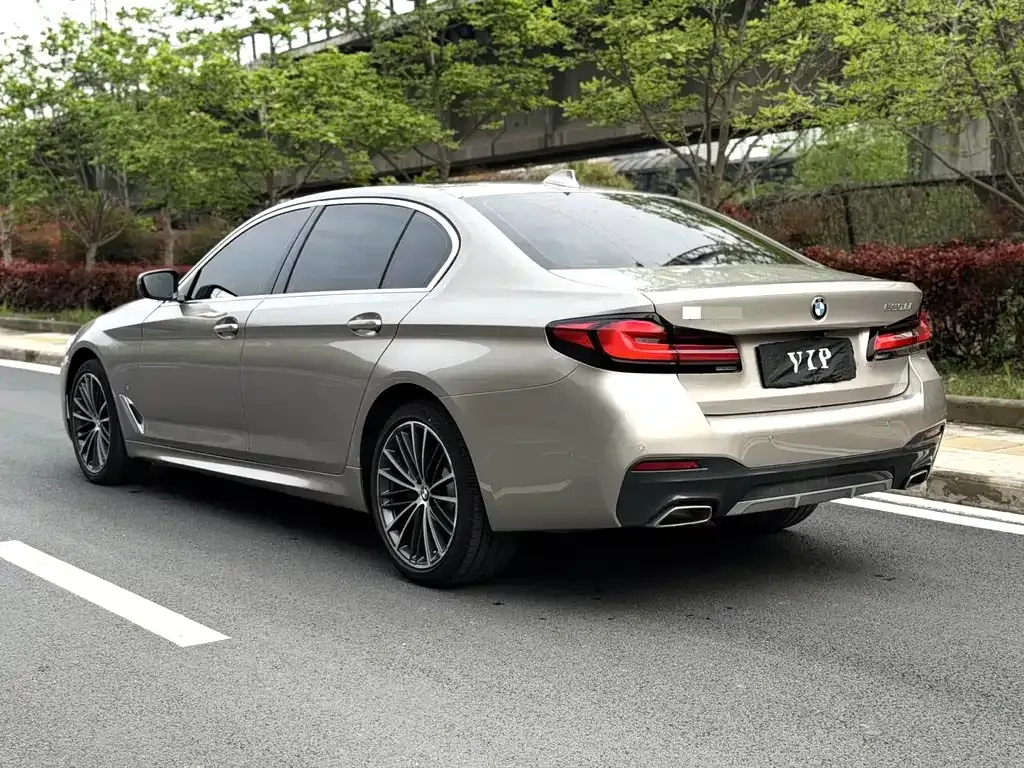BMW 5 Series — фото 8