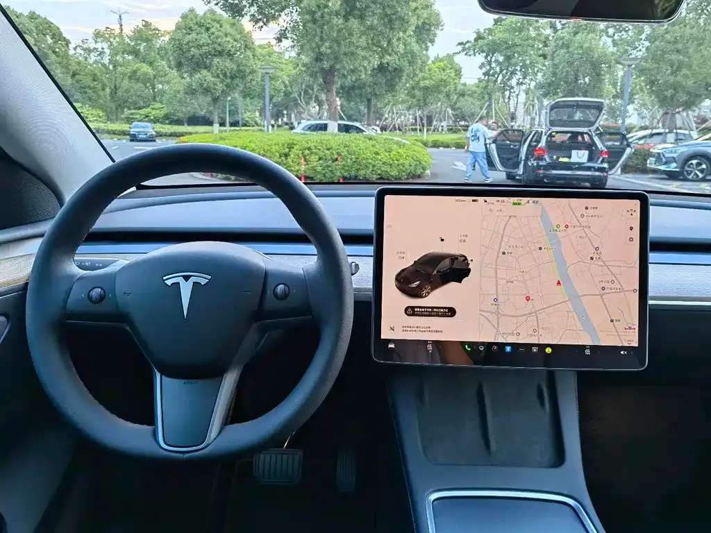 Tesla Model Y — фото 4
