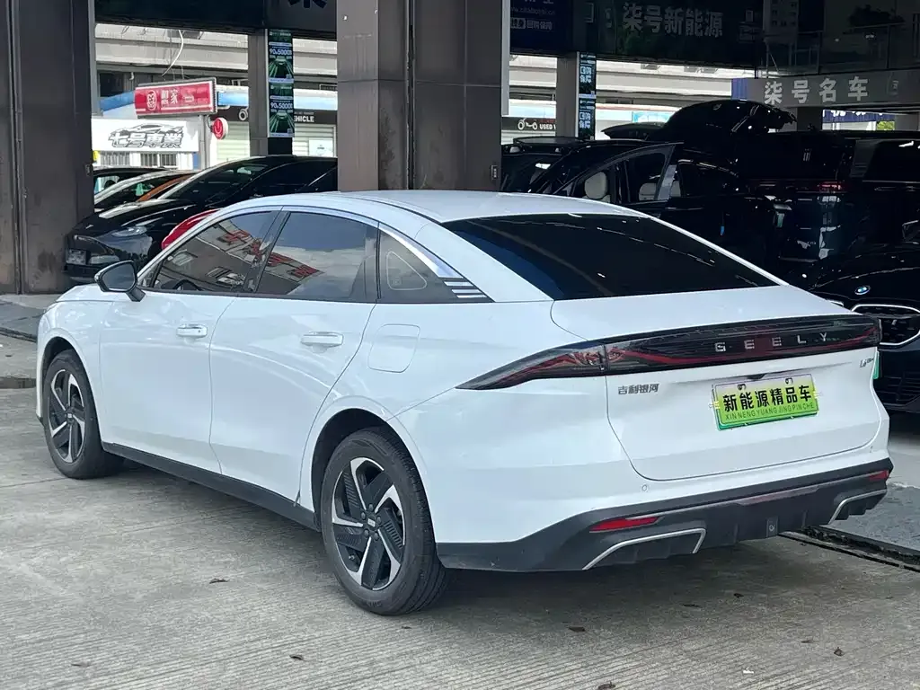 Geely Galaxy L6 — фото 8