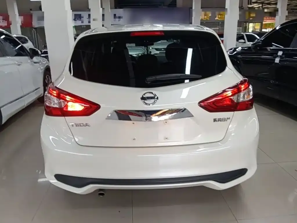 Nissan Tiida — фото 10