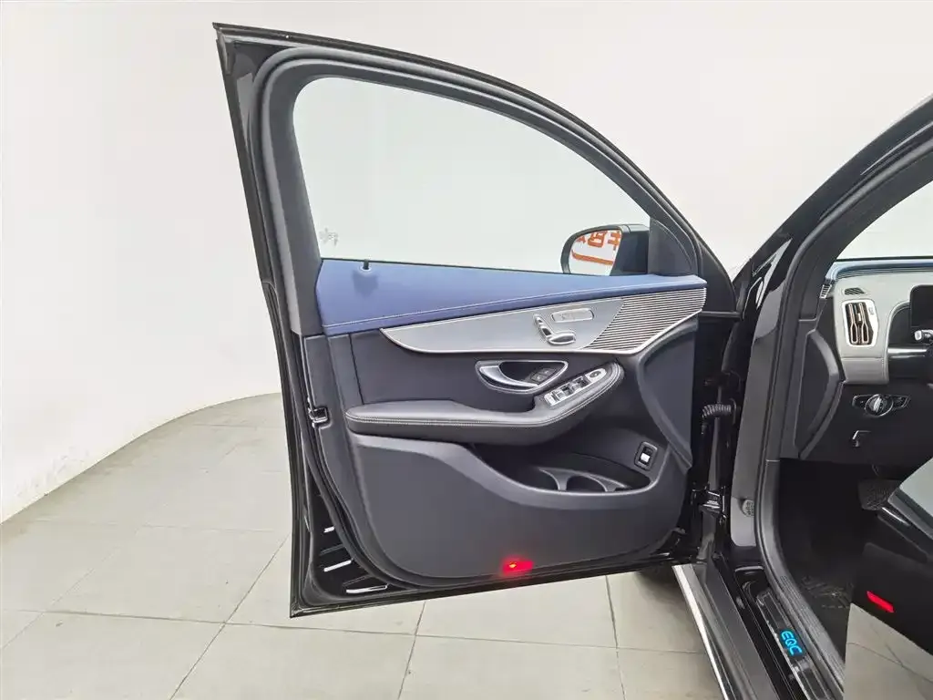 Mercedes-Benz EQC — фото 4