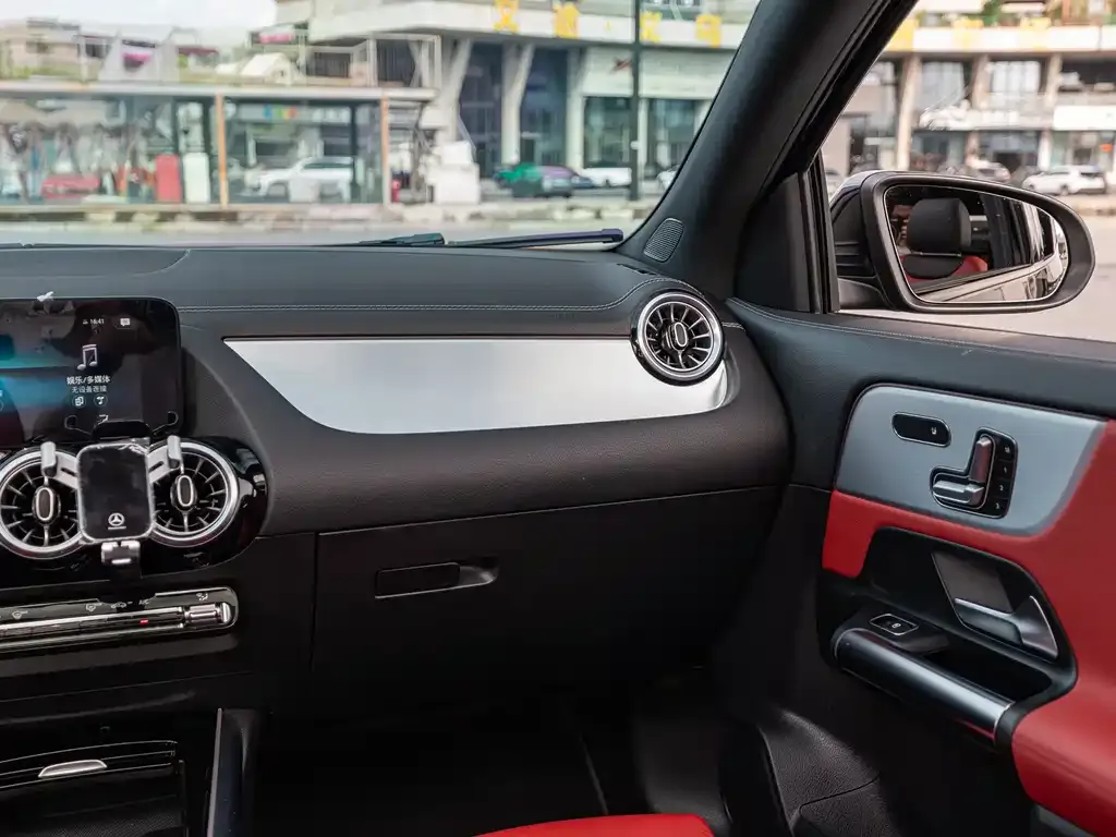 Mercedes-Benz GLA AMG — фото 5
