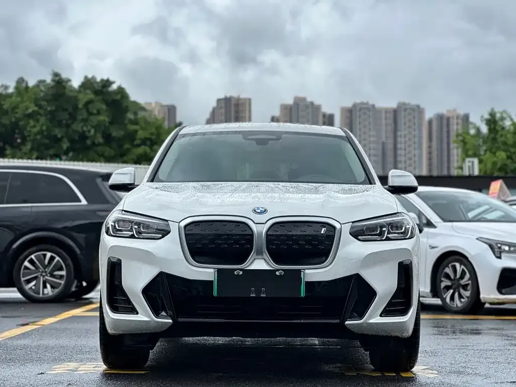 BMW iX3 — фото 6