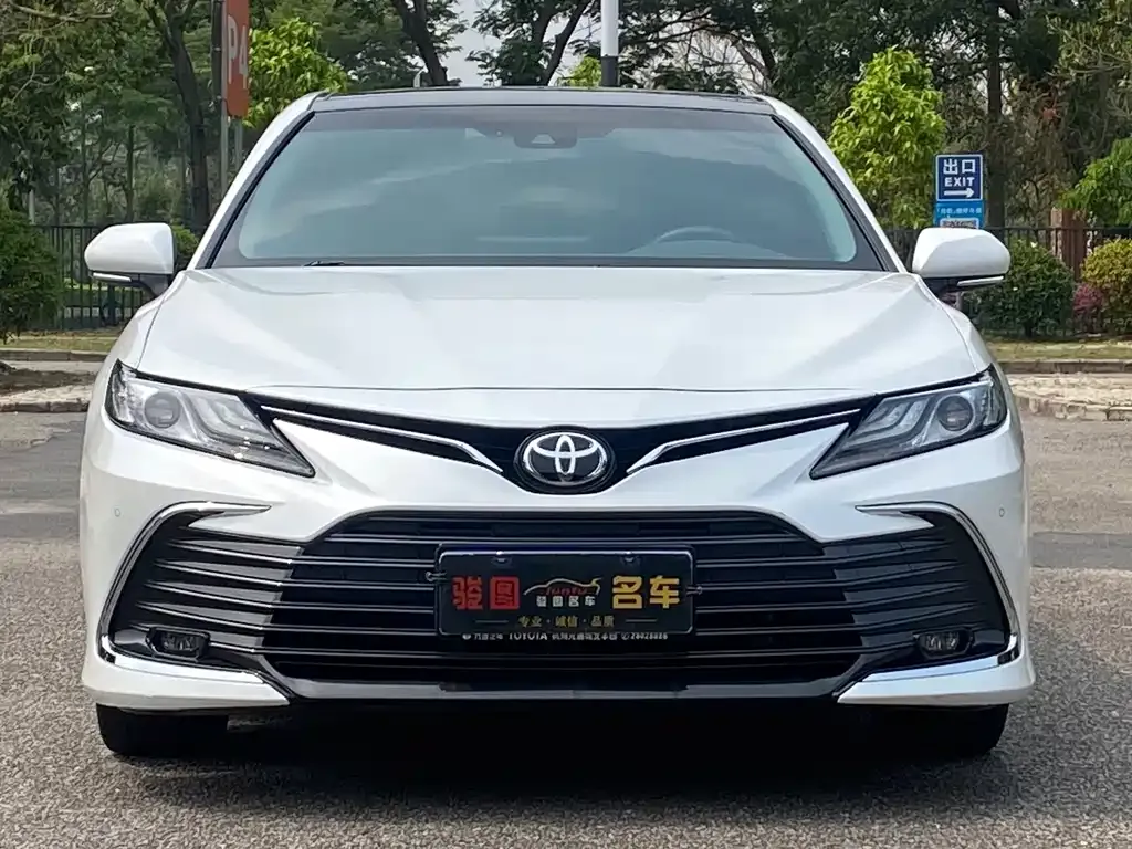 Toyota Camry — фото 10