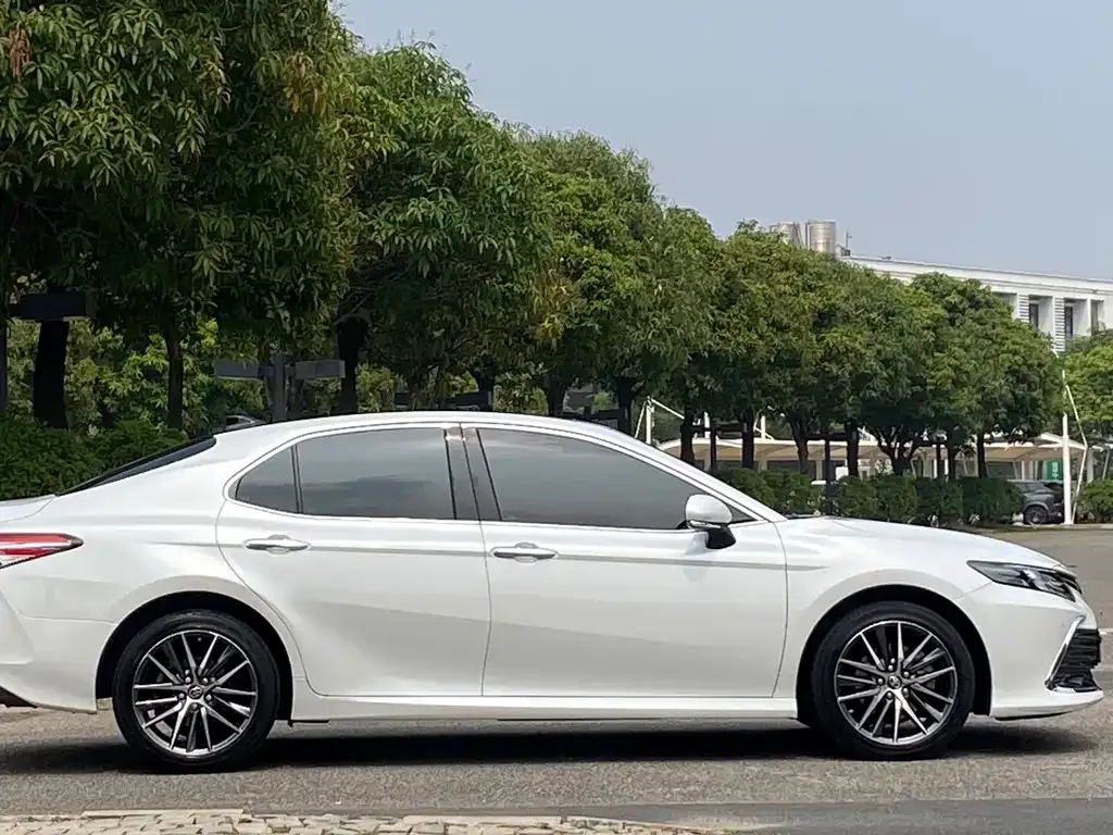 Toyota Camry — фото 7