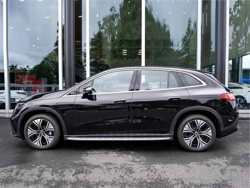 Mercedes-Benz EQE SUV — фото 10
