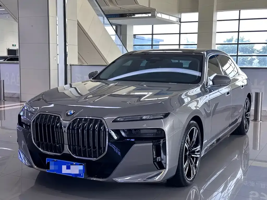 BMW 7 Series — фото 1