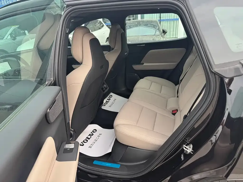 Volvo XC70 Plug-in Hybrid — фото 6