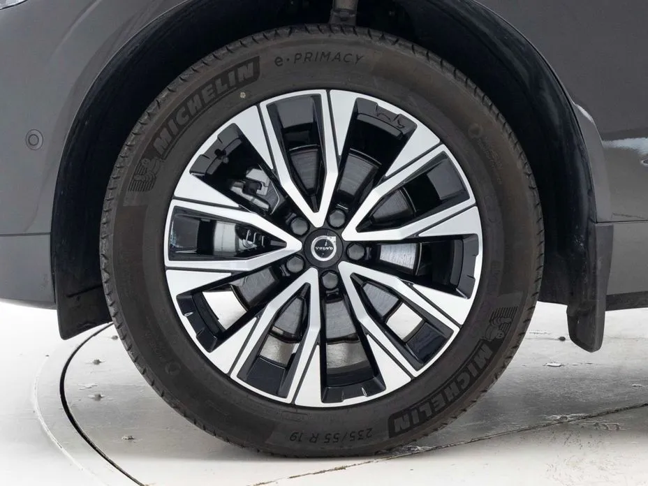 Volvo XC60 — фото 10