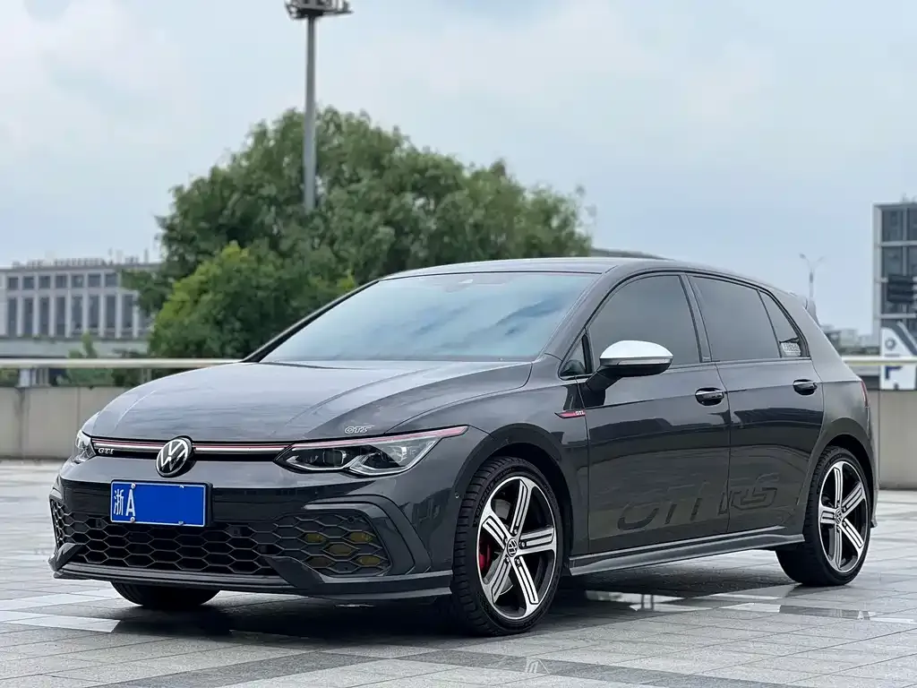 Volkswagen Golf GTI — фото 1