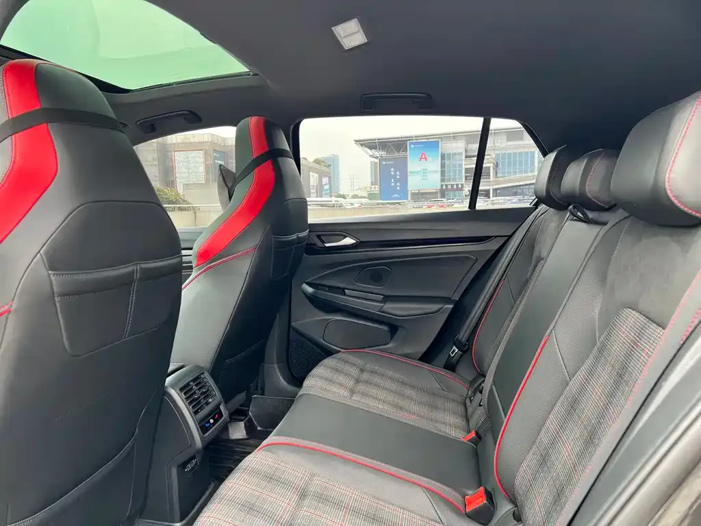 Volkswagen Golf GTI — фото 8