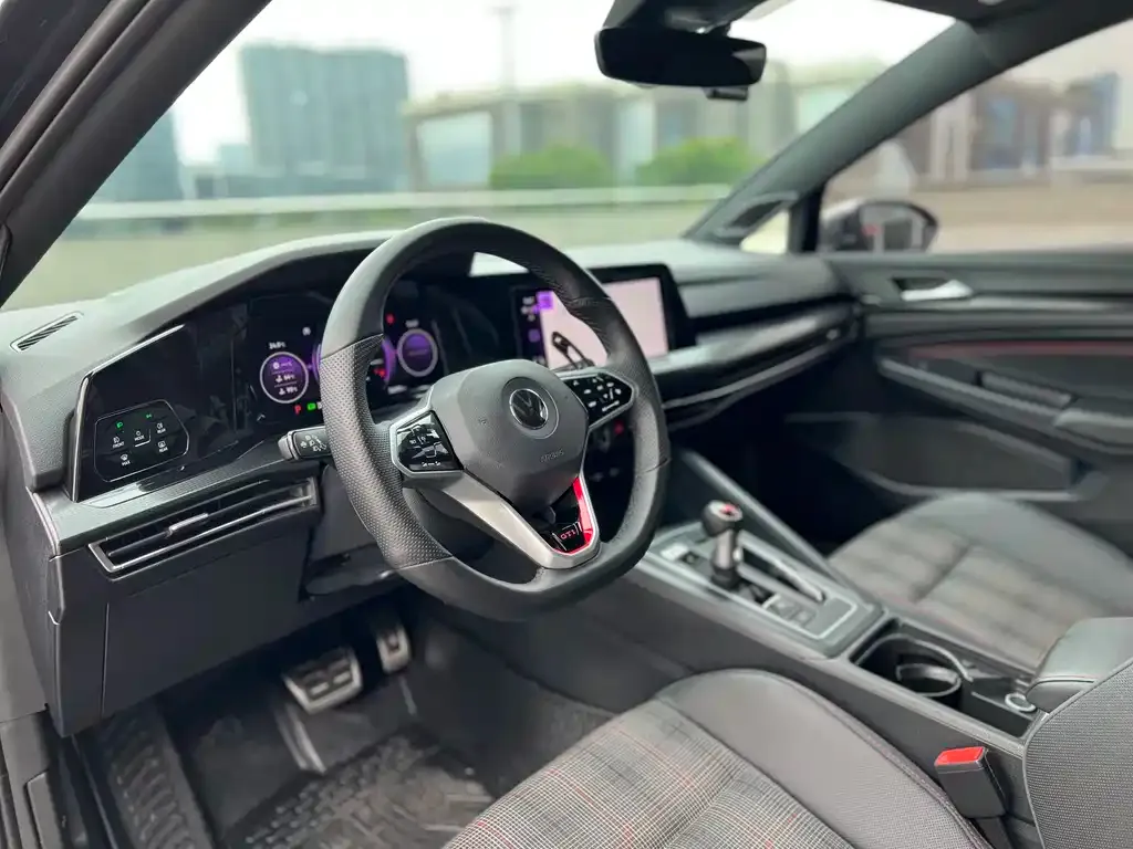 Volkswagen Golf GTI — фото 9