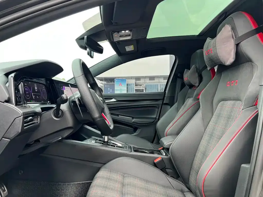 Volkswagen Golf GTI — фото 6