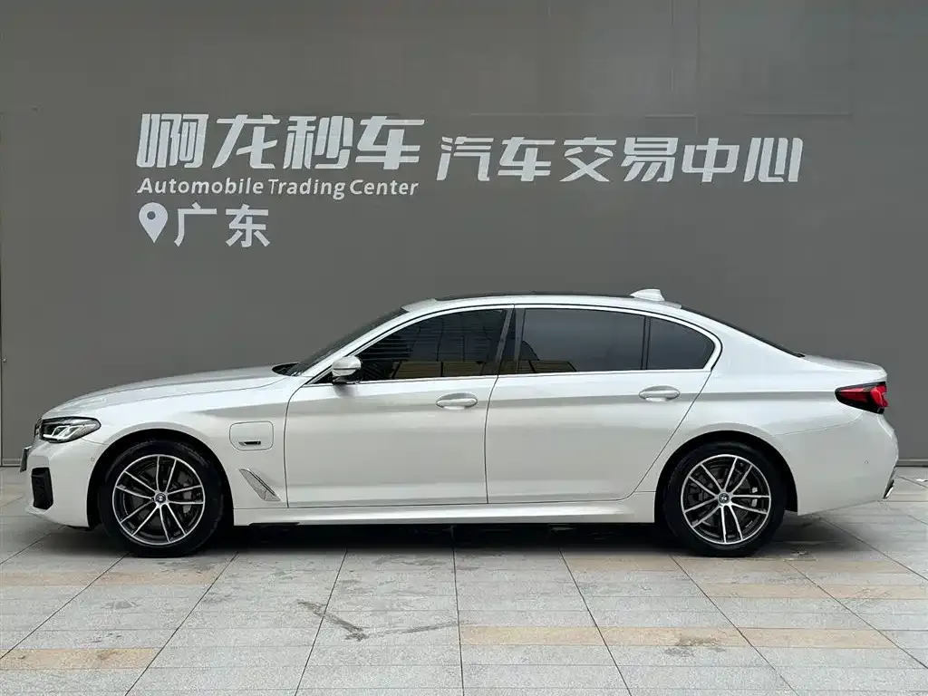 BMW 5 Series New Energy — фото 2