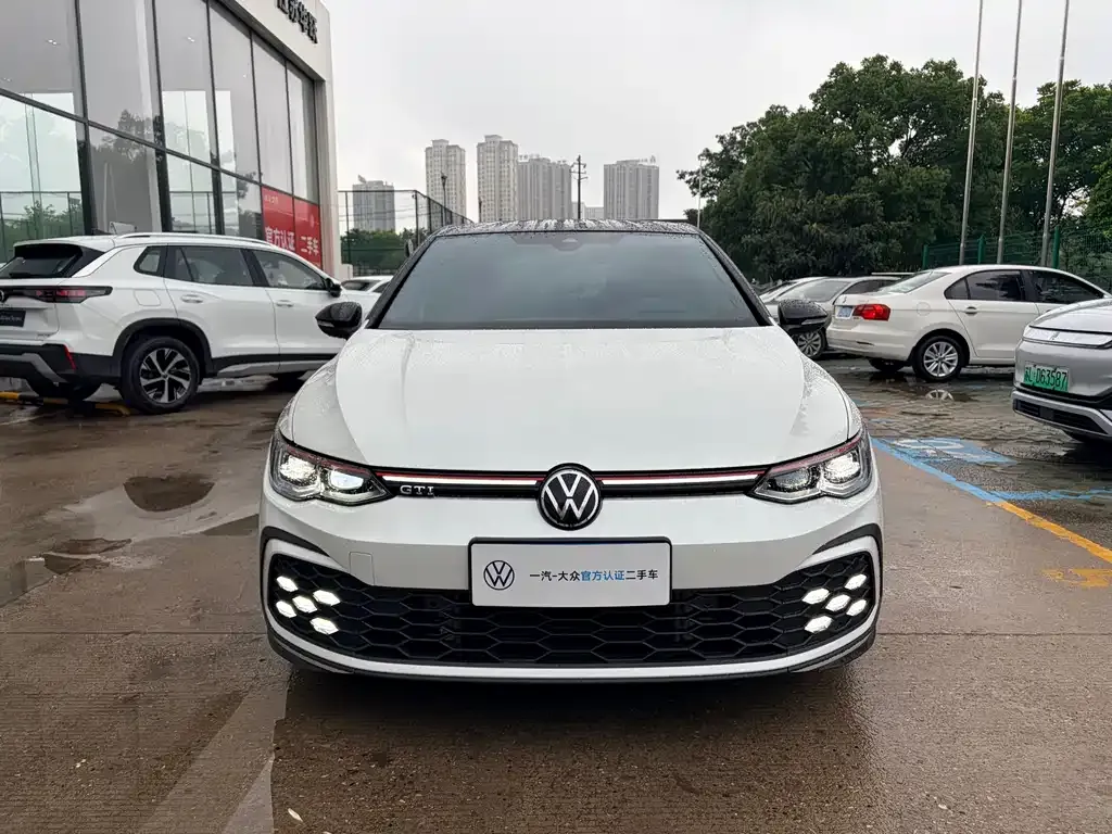Volkswagen Golf GTI — фото 1