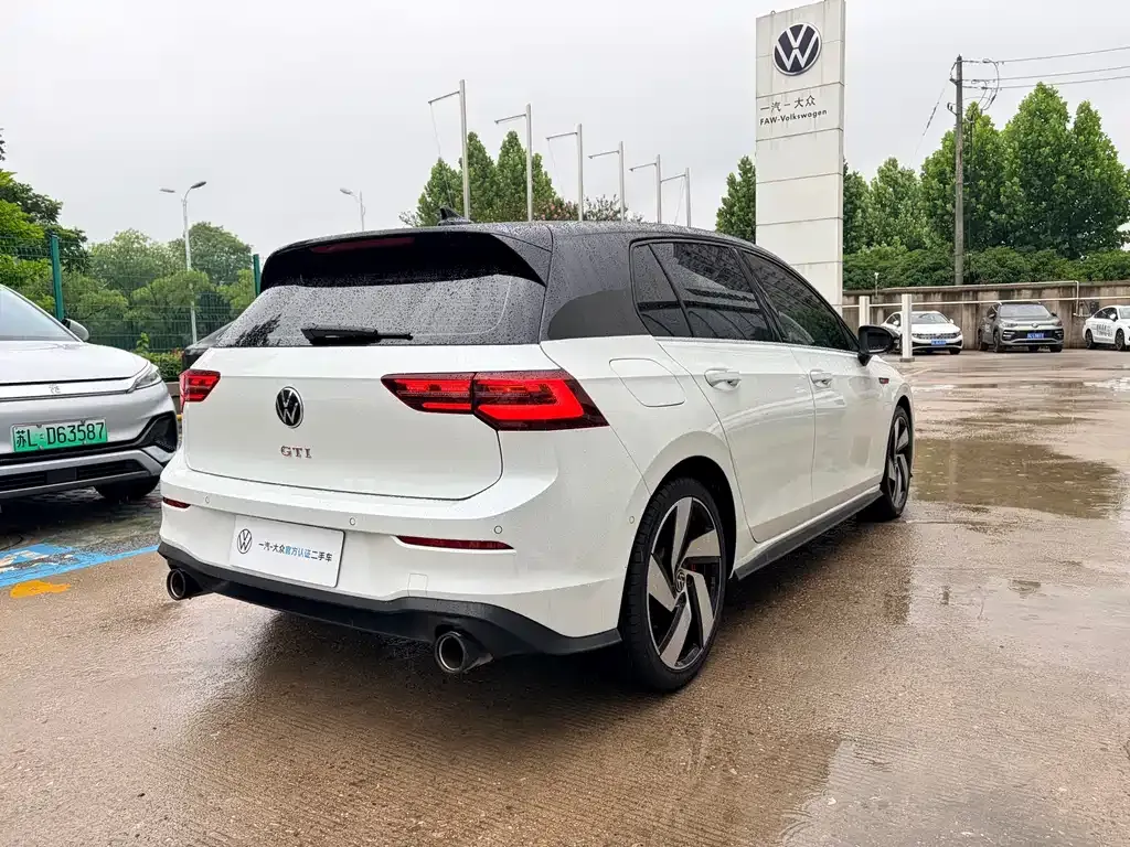 Volkswagen Golf GTI — фото 9